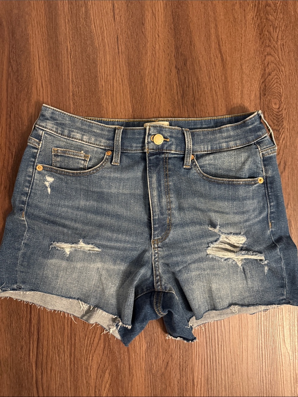 Universal Thread Medium Wash Distressed Denim Cutoff Shorts - Blue